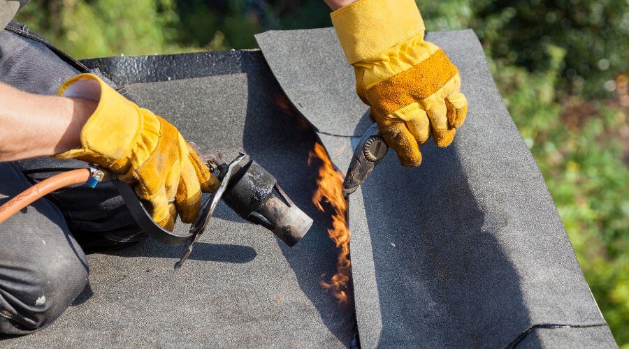Professional gutter cleaning in Winterville, GA